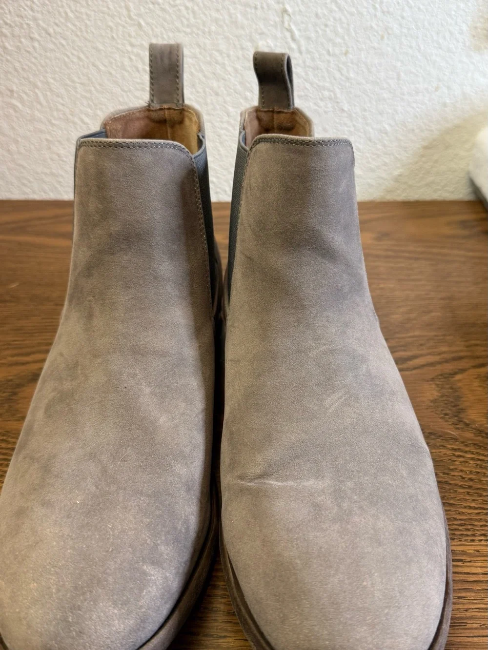 Men's Suede Chelsea Boots — Gray Suede